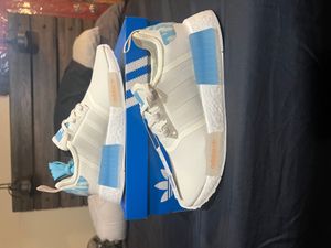 Adidas nmd r1 off hotsell white womens