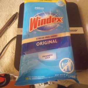 Windex wipes. 38 ct.