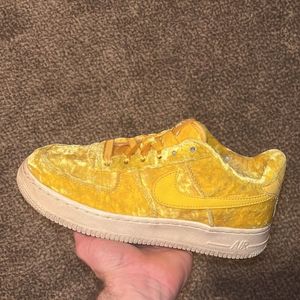 Nike air force outlet 1 velvet yellow