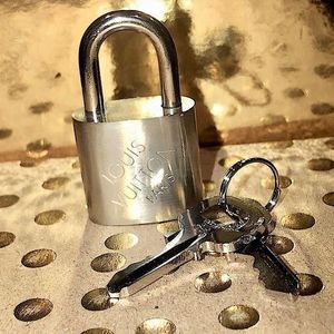 LOUIS VUITTON Silver Lock & 2 Keys Brushed Palladium Made In France NIB  #321