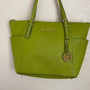 Michael kors 2025 lime green purse