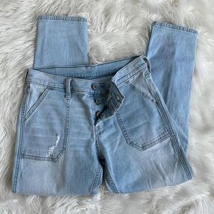 Hollister 3r outlet size