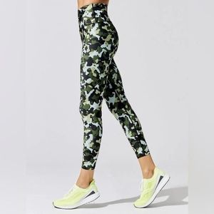 NWT Carbon 38 High Rise Leggings in Refreshing Camo. 7/8 length. Size XS.