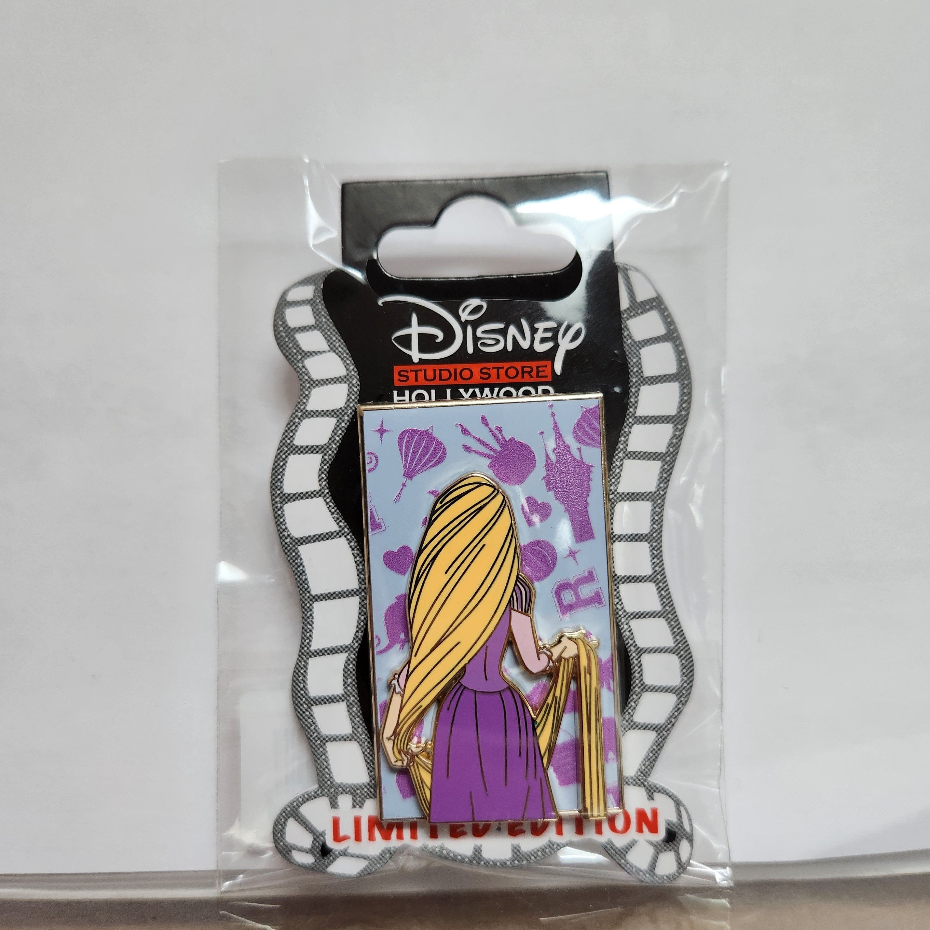 Disney Green Pascal hotsell Cursive Cutie LE 400 Pin DSF DSSH Tangled