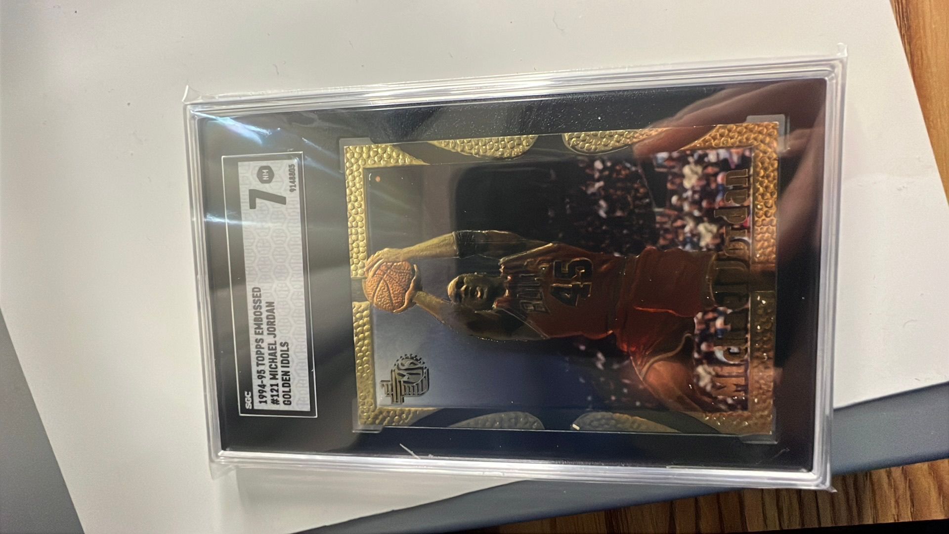 1994 TOPPS EMBOSSED MICHAEL JORDAN GOLDEN IDOLS #121 SGC 7