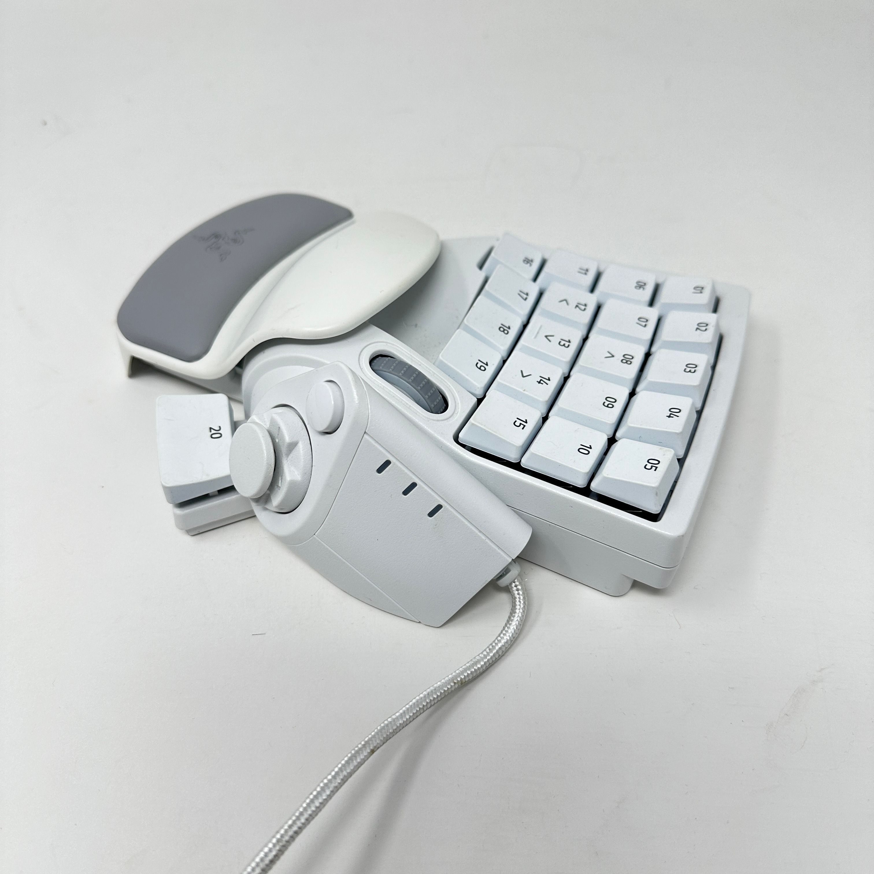 め*ろ様 Razer tartarus pro White Amazon.com: Razer Tartarus Pro Gaming Keypad: Analog-Optical