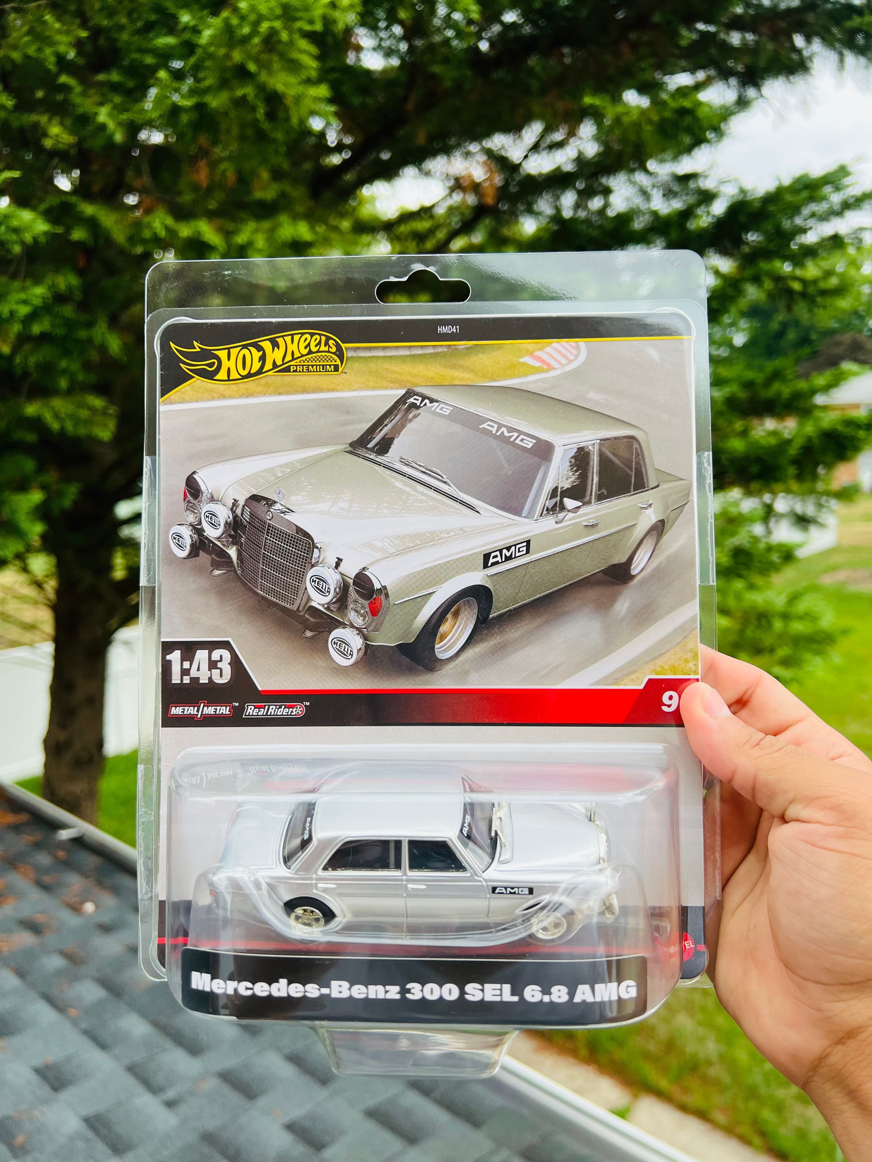 Mercedes-Benz 300 SEL 6.8 AMG - HotWheels 1:43 DieCast Model