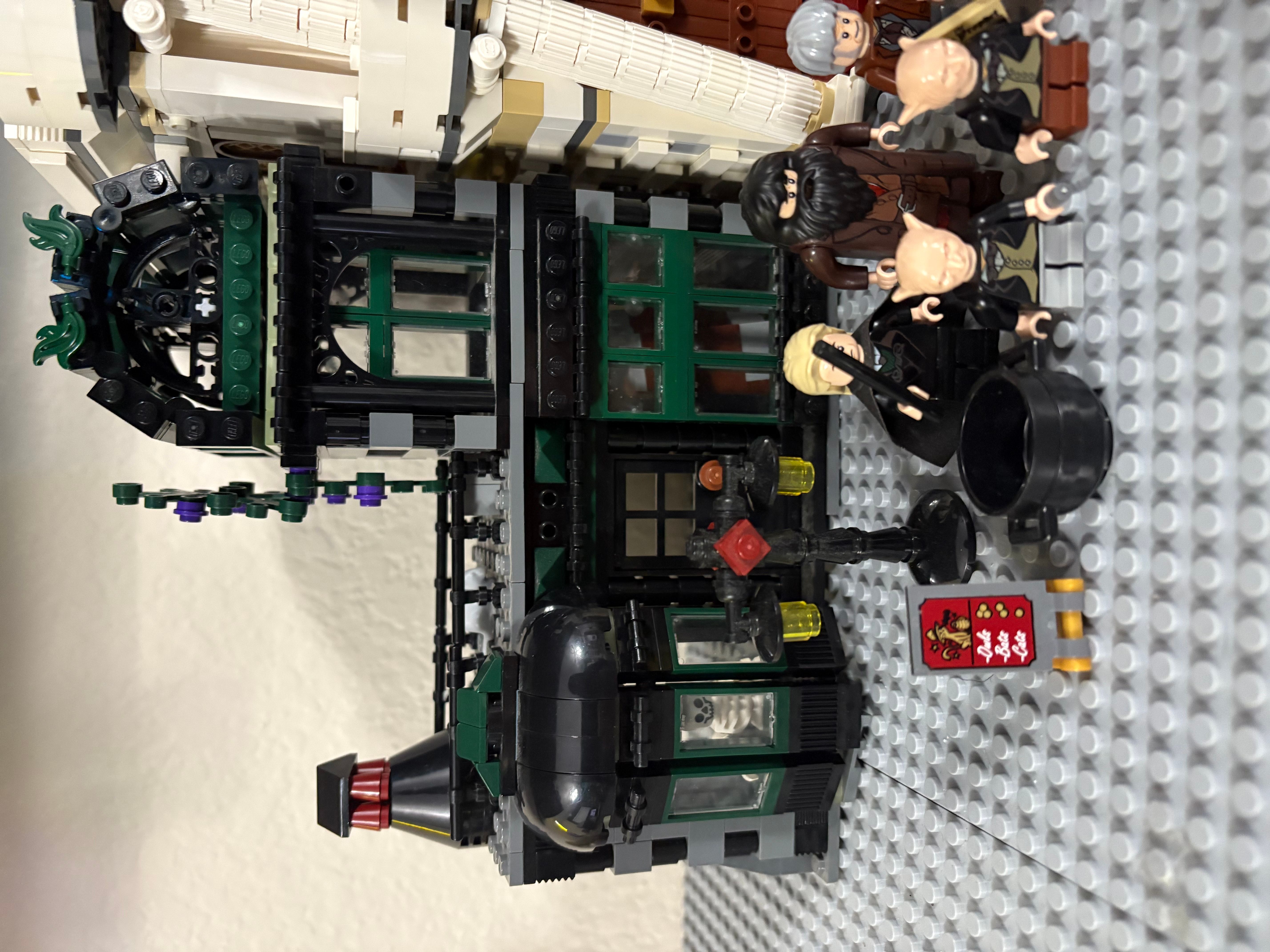 LEGO Harry Potter: Diagon Alley (Set 10217) Excellent Condition