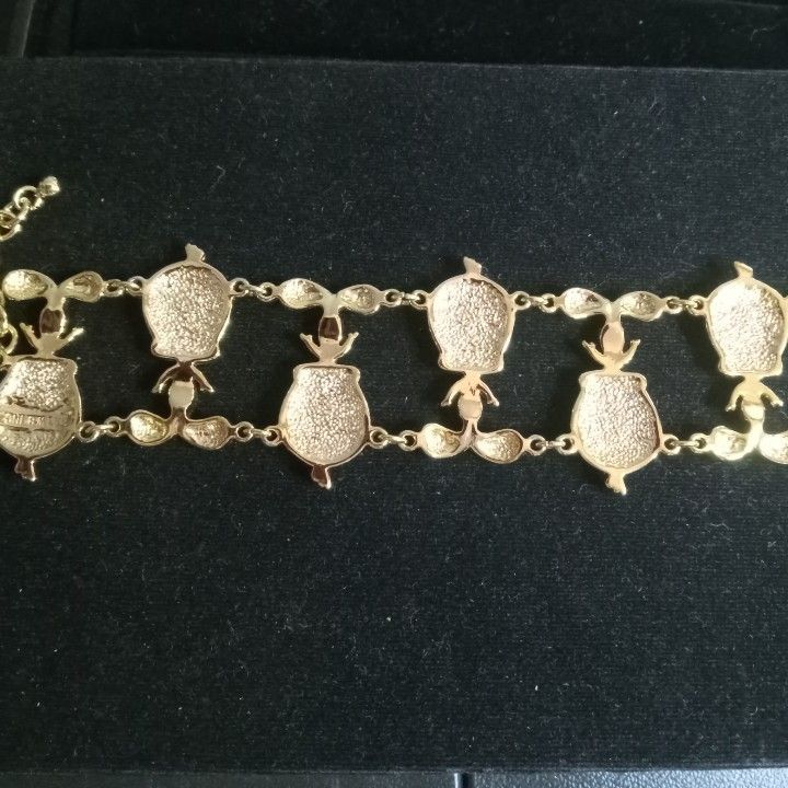 Vintage 1993 Warner Gold Tone Metal Tweety Bird Bracelet