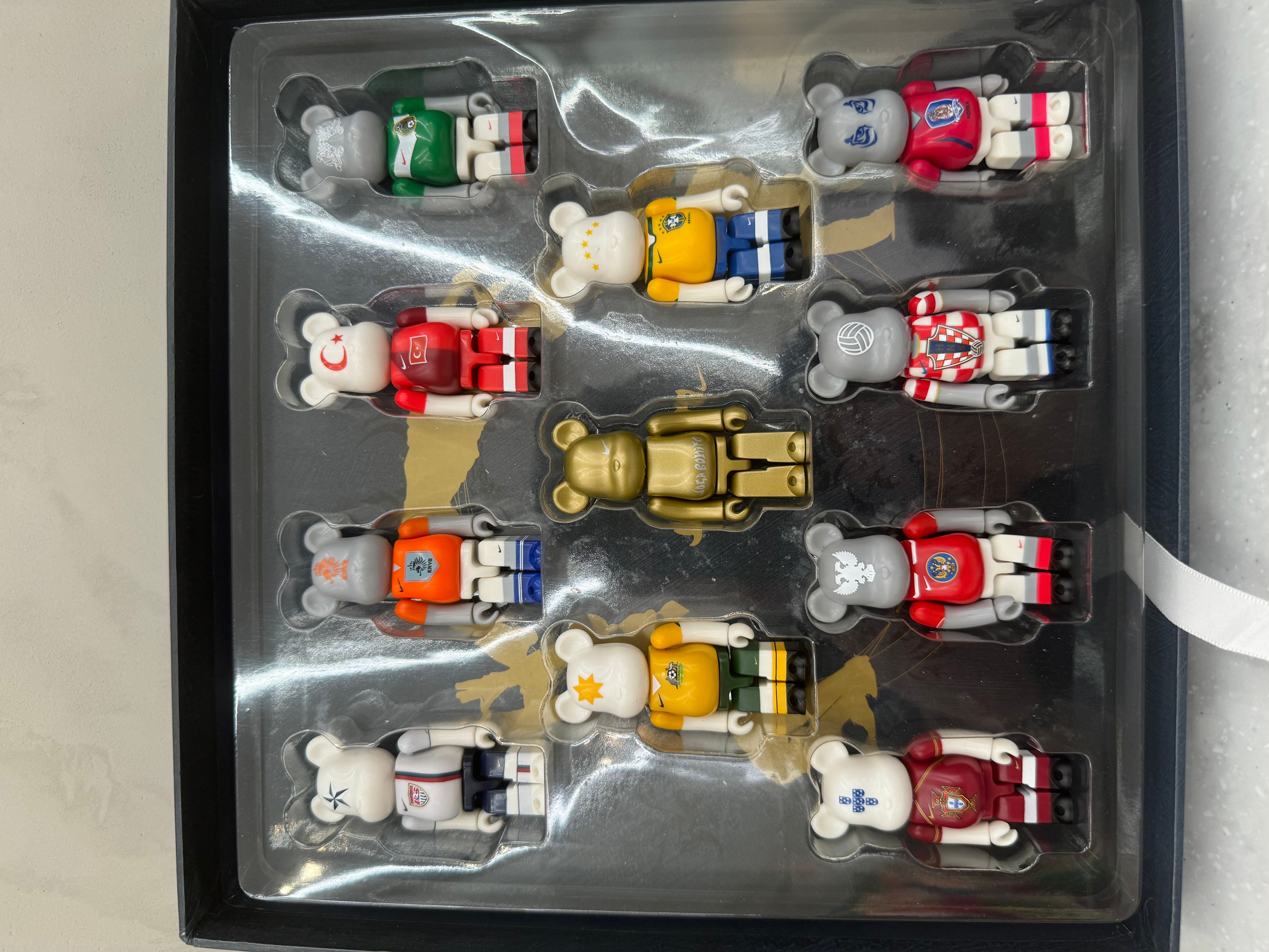 趣味・スポーツ・実用 joga bonito MEDICOMTOY BE@RBRICK NIKE s-l400.jpg