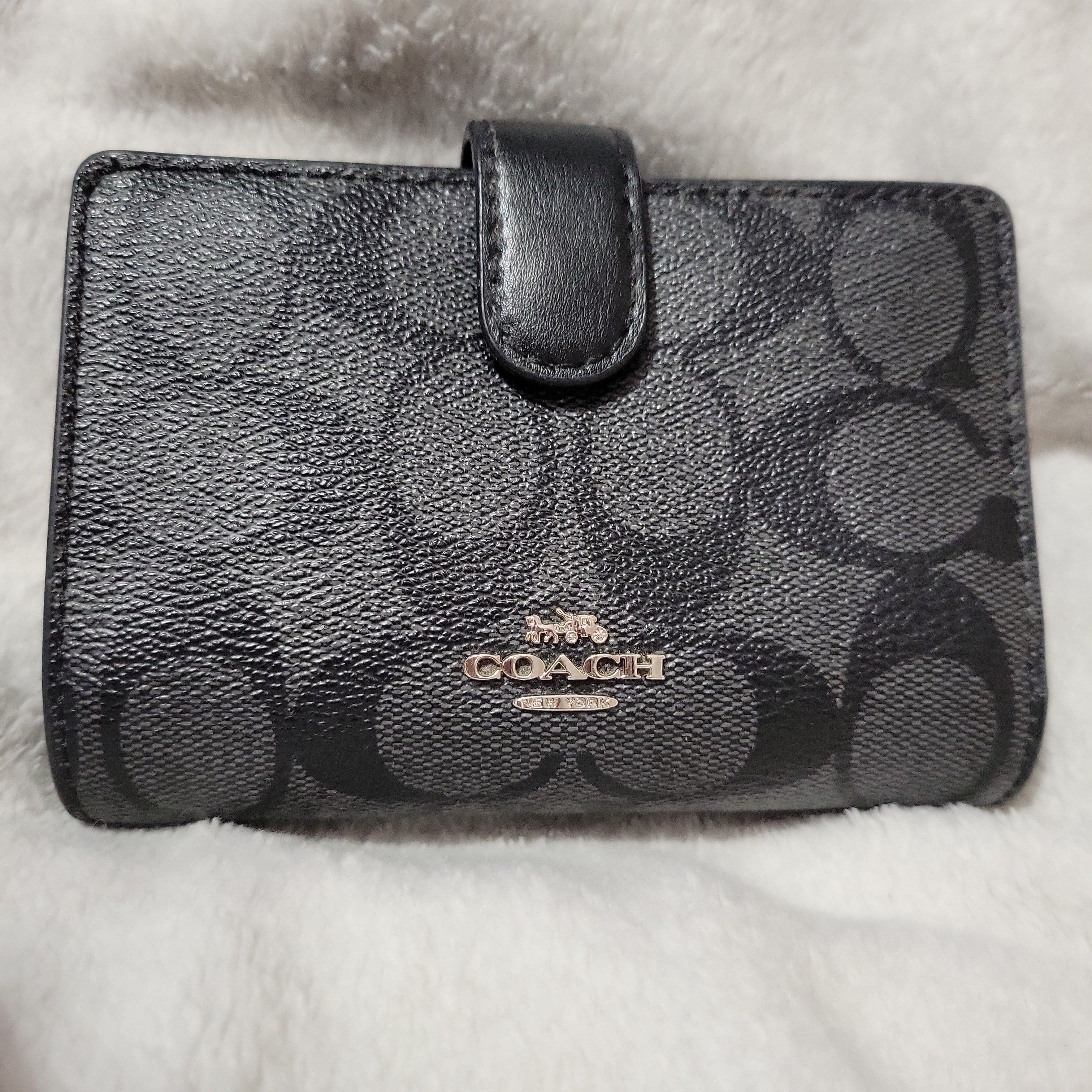 Coach wallet medium sale