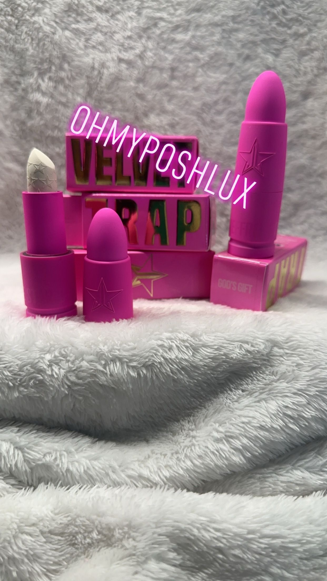 Jeffree Star Velvet online Trap display