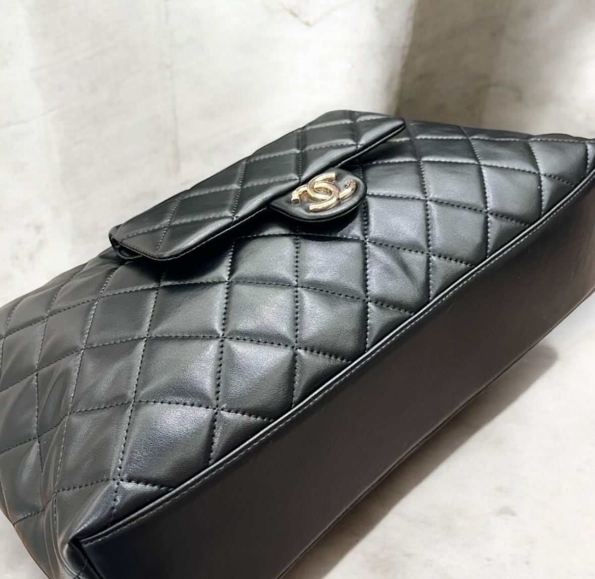 CHANEL Maxi Hobo Beaute Bag LG · Whatnot: Buy, Sell & Go Live CHANEL Maxi Hobo Beaute Bag LG · Whatnot: Buy, Sell & Go Live