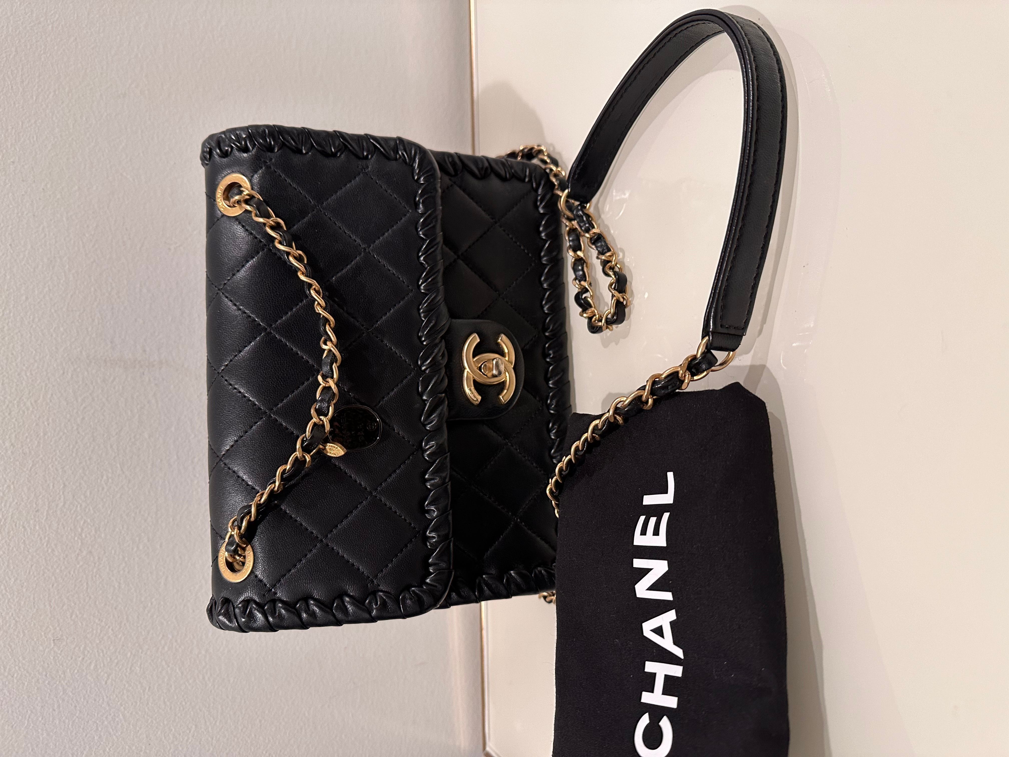 CHANEL 小物 Chanel Black Quilted Square Flap Bag W/ Woven Leather Trim