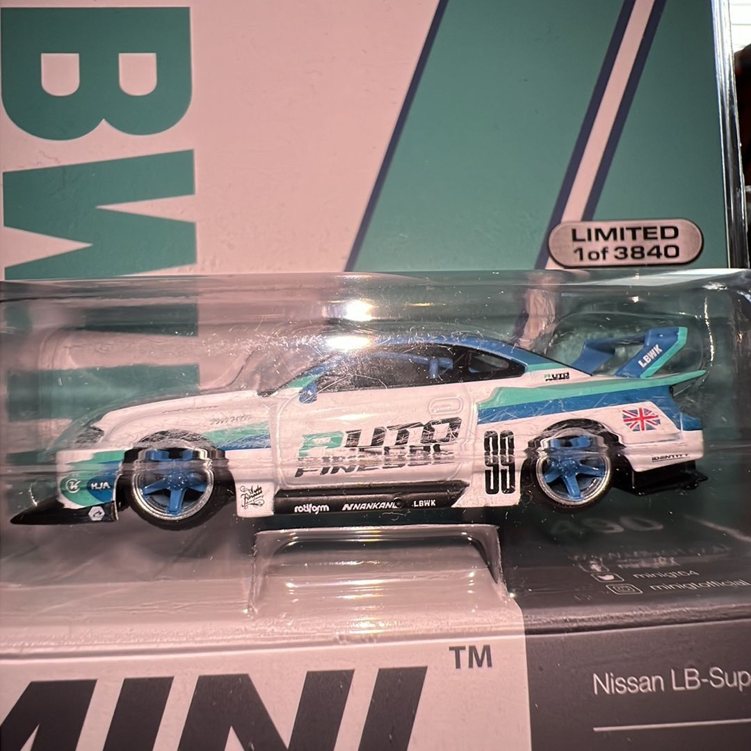 MINI GT 1:64 Liberty Walk Super Silhouette S15 Silvia Auto