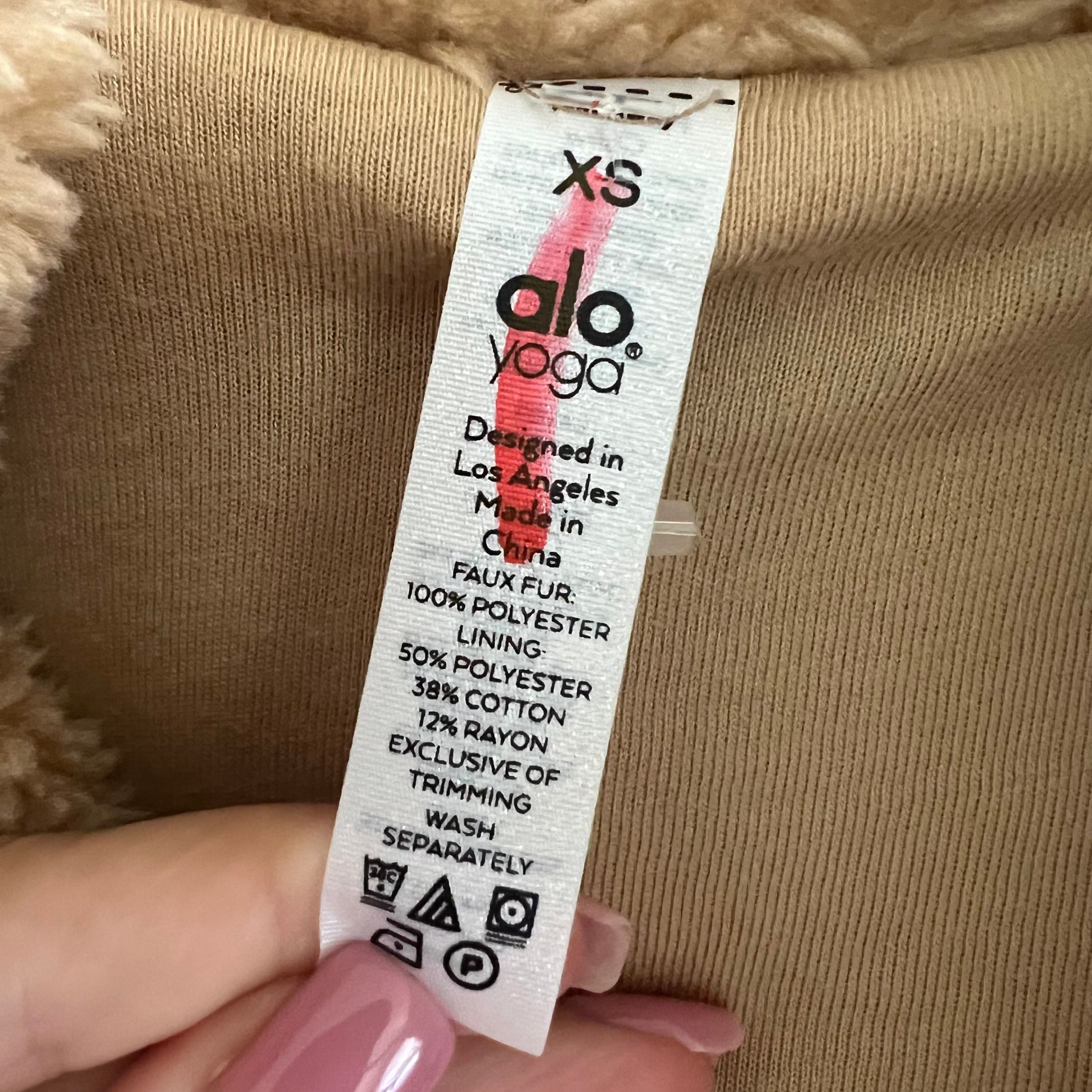 ALO YOGA FOXY SHERPA JACKET size XS · Whatnot: Buy, Sell