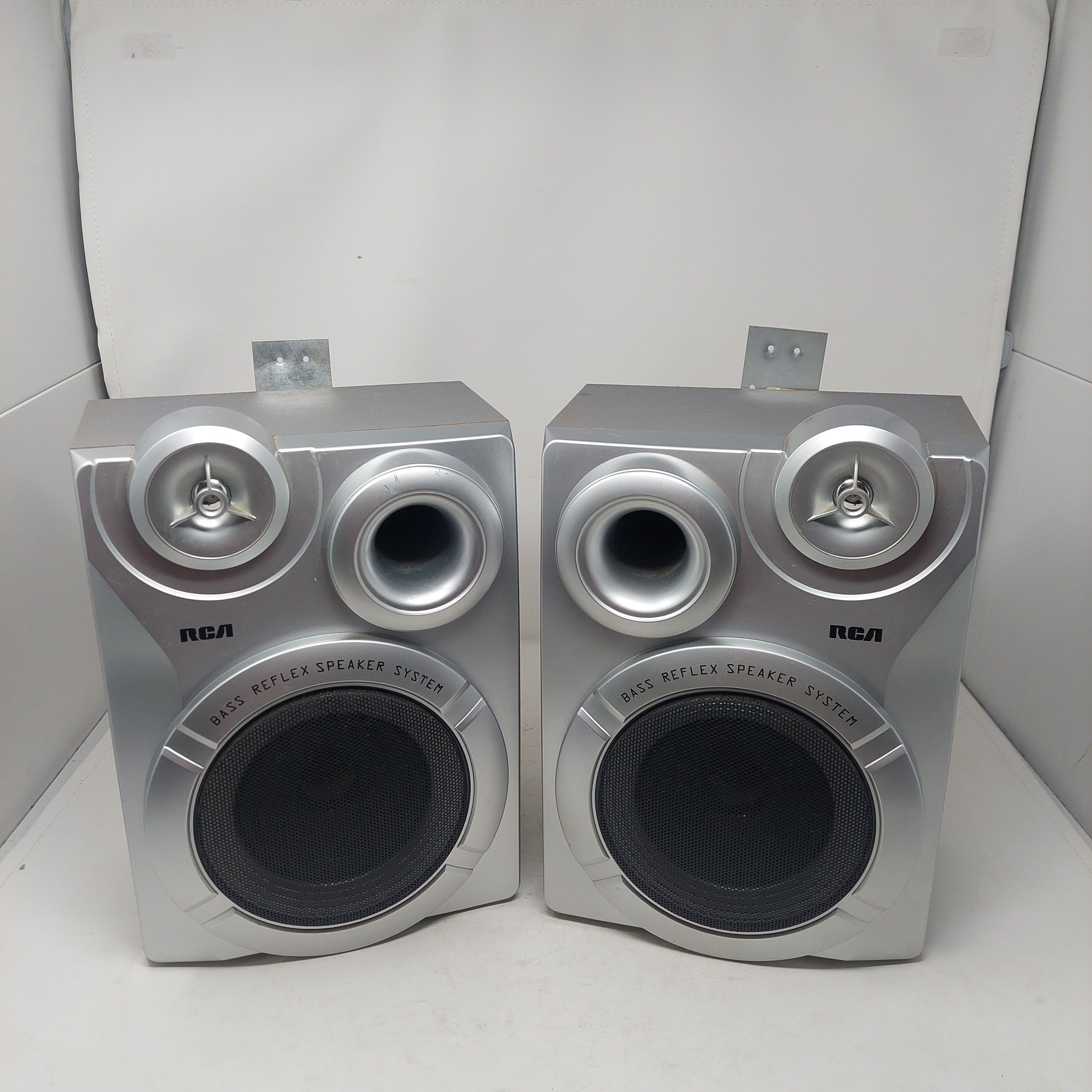 RCA Bass Reflex RS2653 sold Silver Bookshelf Speakers - 1 Pair