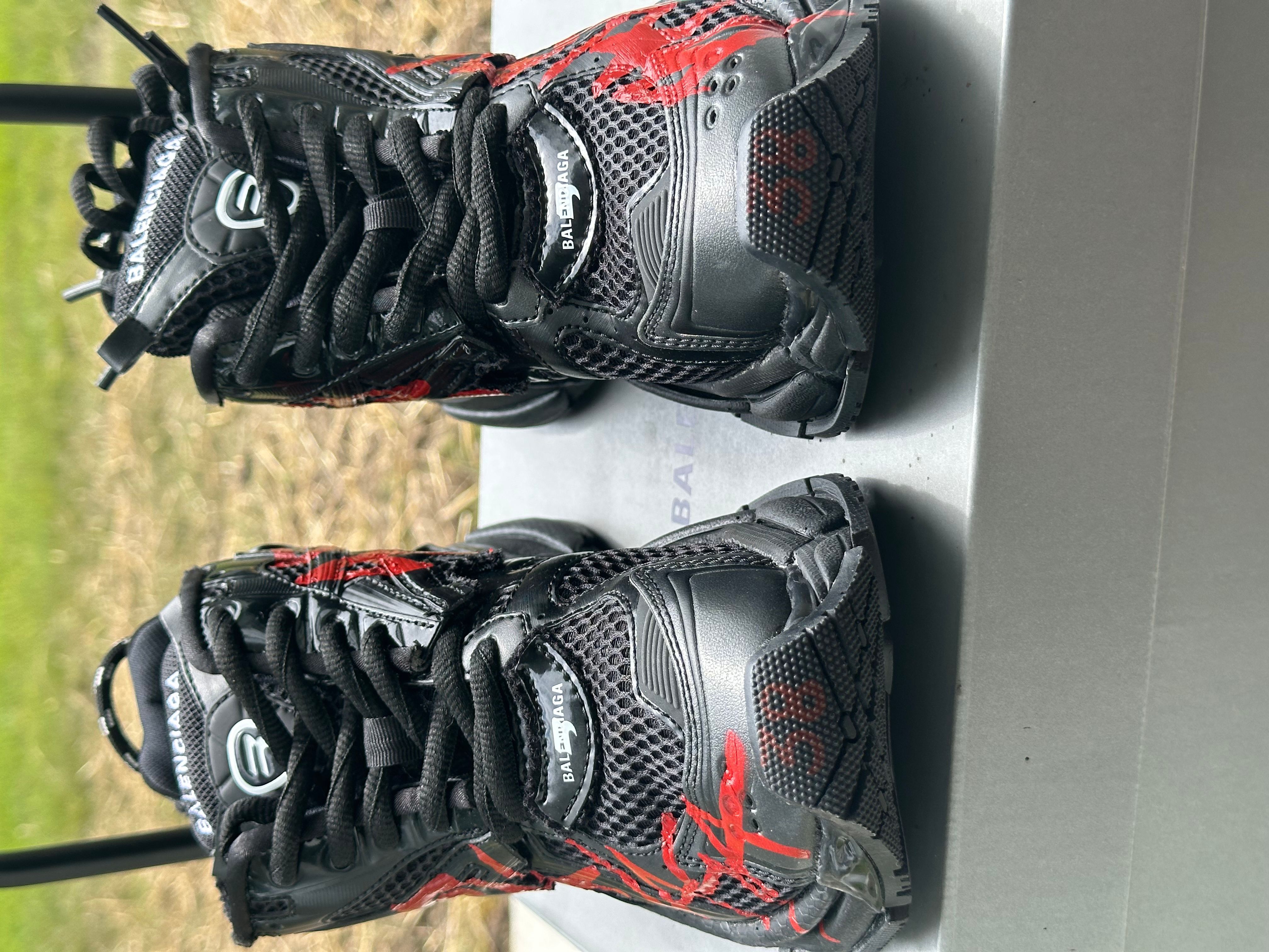 【国内発送★BALENCIAGA】RUNNER GRAFFITI スニーカー 国内発送☆BALENCIAGA】RUNNER GRAFFITI スニーカーメンズ