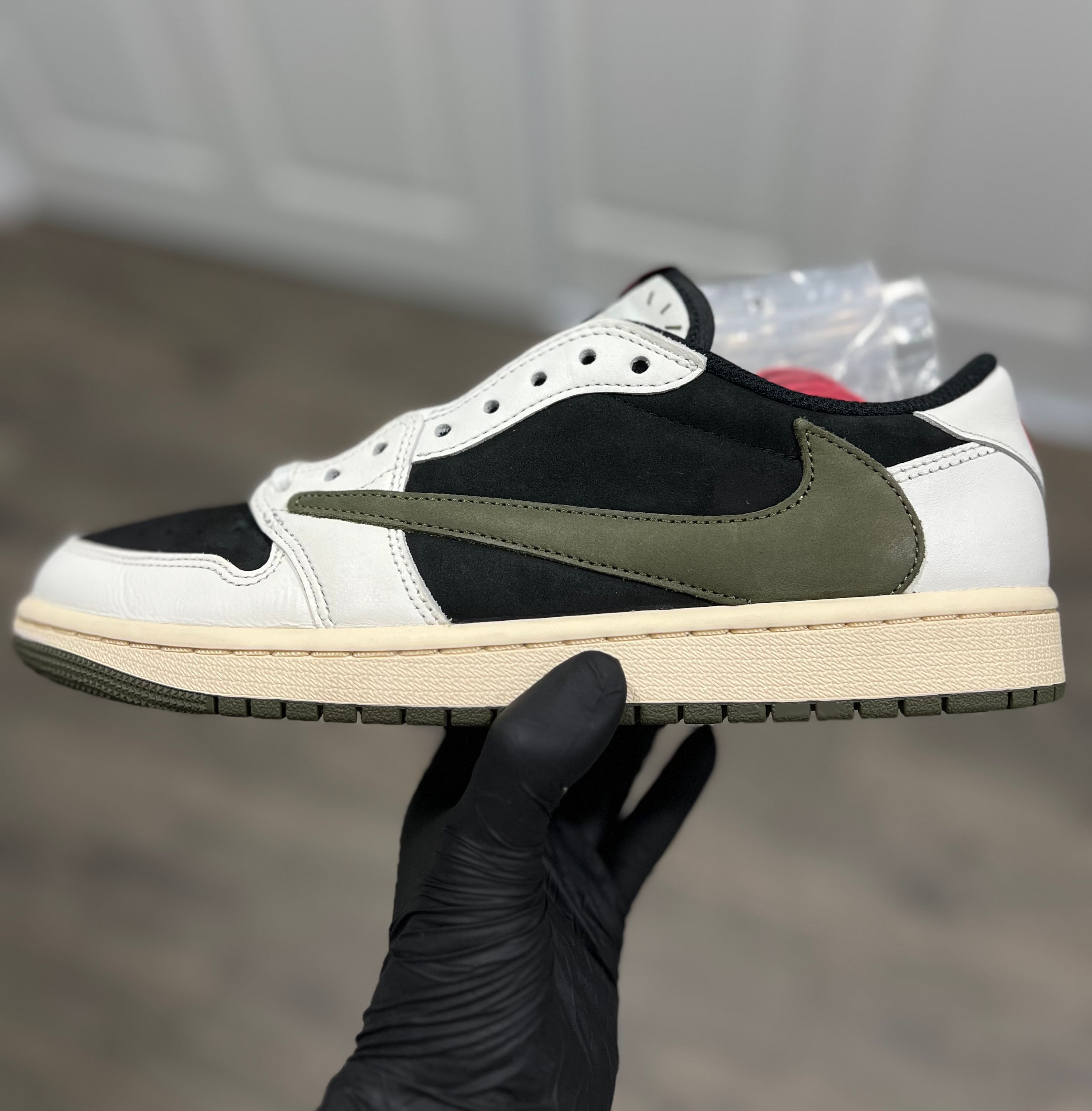 Size 9.5W - Travis Scott x Air Jordan 1 OG SP Low Medium Size 9.5W - Travis Scott x Air Jordan 1 OG SP Low Medium