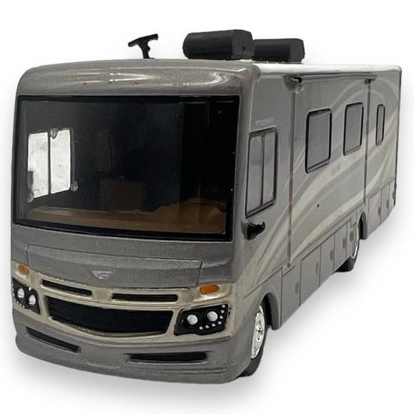 Greenlight Collectibles 2016 Fleetwood Bounder RV Brown 1/64