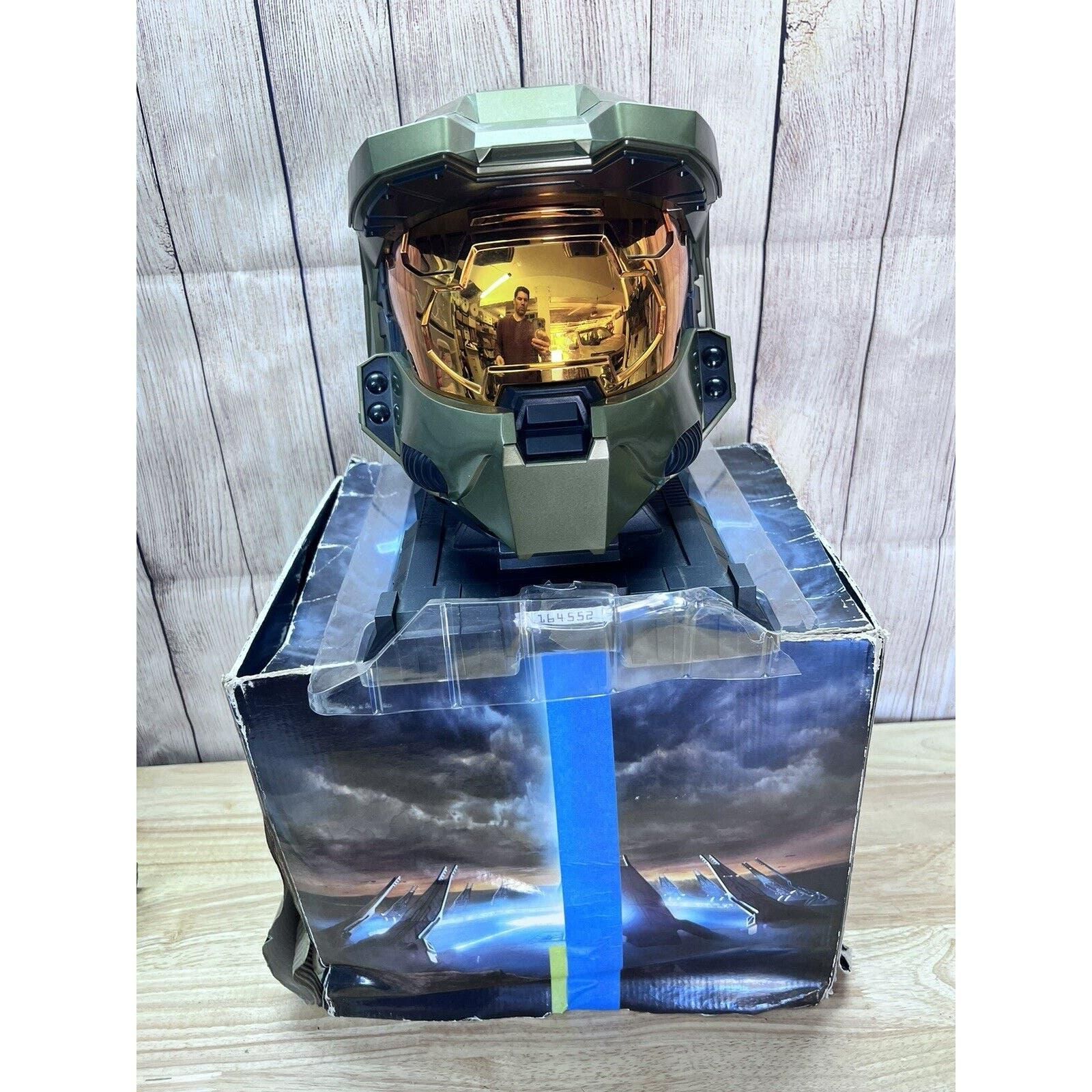 Halo Legendary Edition Helmet Xbox 360 Box Stand Damaged Light