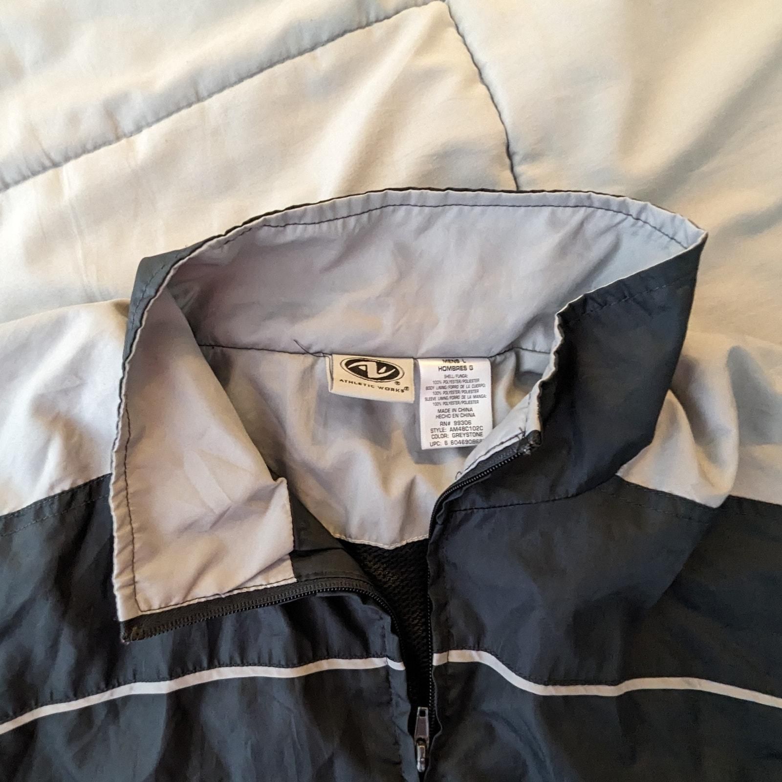 Men s Windbreaker Athletic Works Full Zip Windbreaker Large Whatnot Buy Sell Go Live