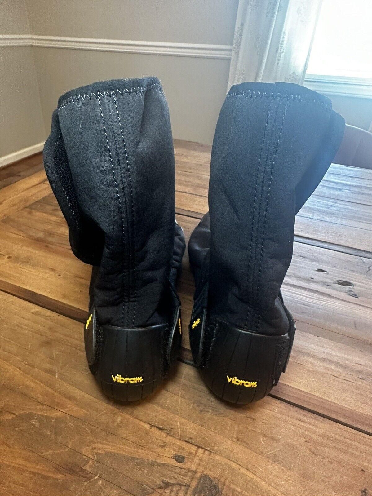 Vibram FiveFingers Furoshiki Neoprene Wrapping Boots Size Medium Mens 7 7.5 Whatnot Buy Sell Go Live