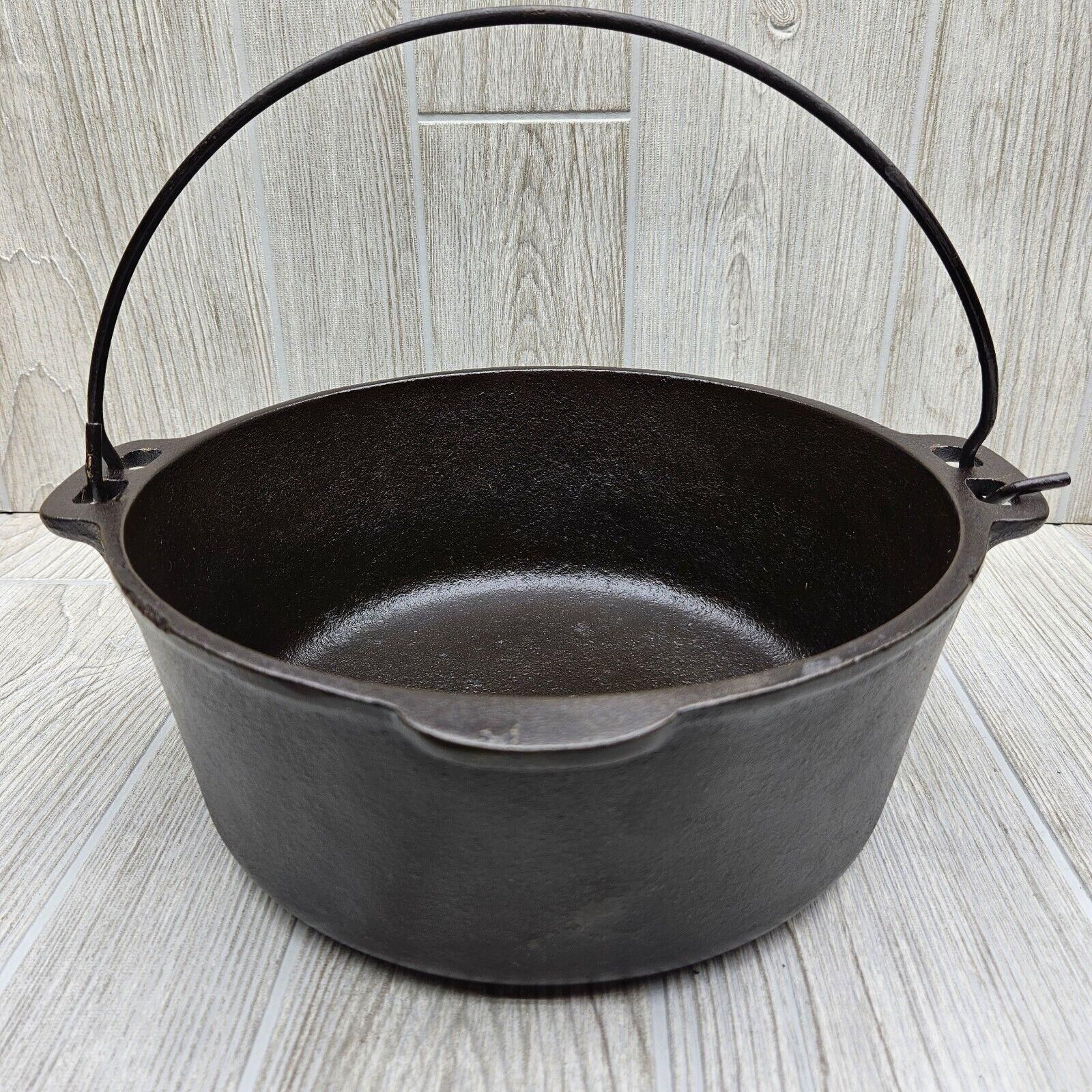 Wagner Ware Cast Iron Dutch Oven 5 QT Quart Made in USA Pot w Bail Handle