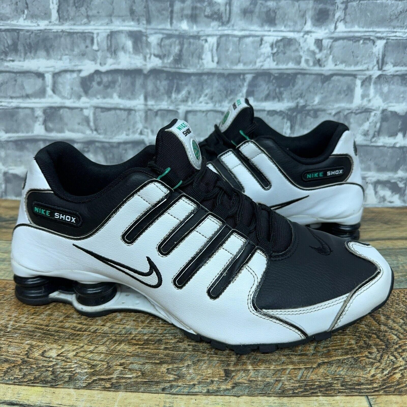 Nike Shox NZ Walking/Running Shoes fashion Youth size 6 Black/Gray