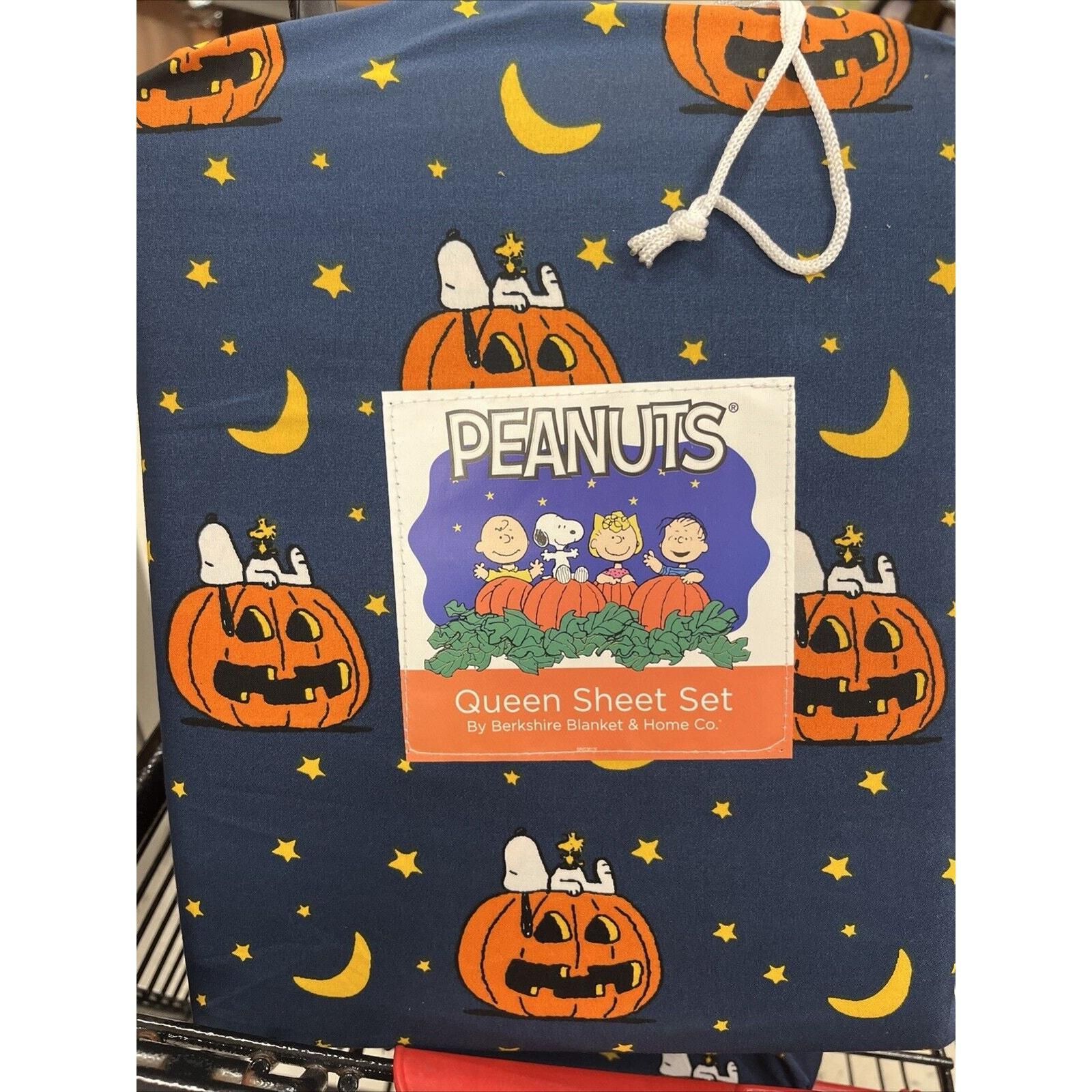 Snoopy hot Halloween Sheet Set King Size BNWT