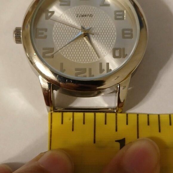 Unisex Silver Tone Stainless Steel Analog Display Quartz Watch Case Japan Movt · Whatnot: Buy, Sell & Go Live Unisex Silver Tone Stainless Steel Analog Display Quartz Watch Case Japan Movt · Whatnot: Buy, Sell & Go Live