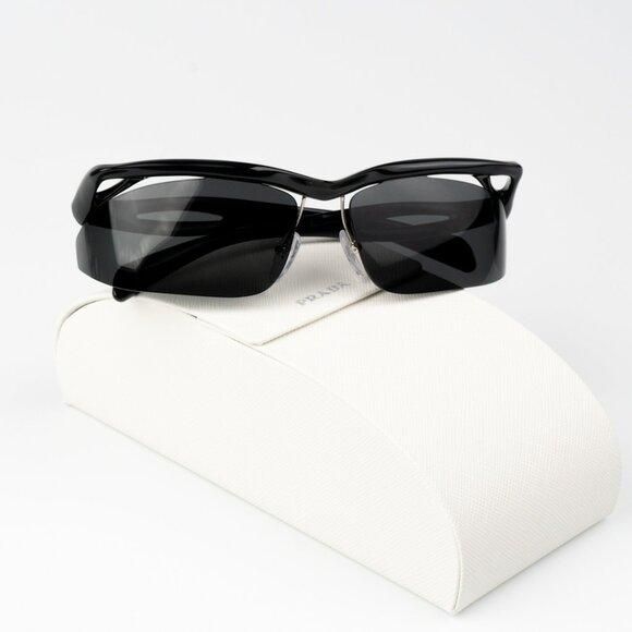 PRADA キャットアイサンクラス PRA25S 1AB5S0 Prada Women Sunglasses Black Dark Grey Cat Eye PRA25S 1AB5S0