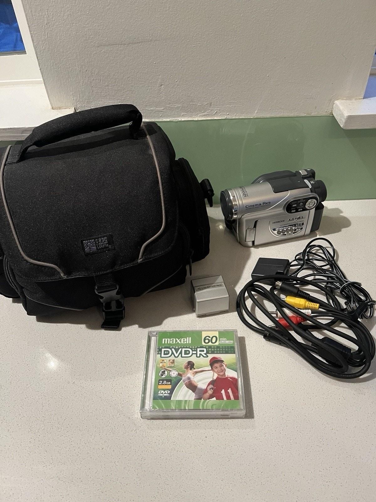 Hitachi DZ-BX35A DVD Camcorder 25x With Battery Charger & Carrying