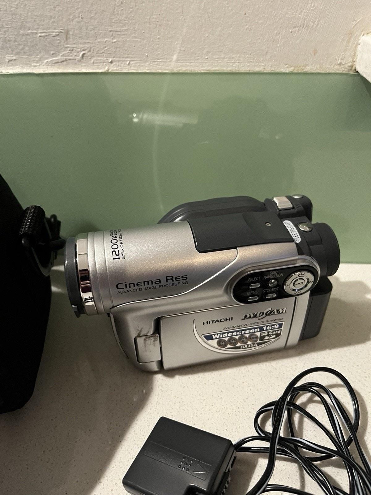 Hitachi DZ-BX35A DVD Camcorder 25x With Battery Charger Carrying
