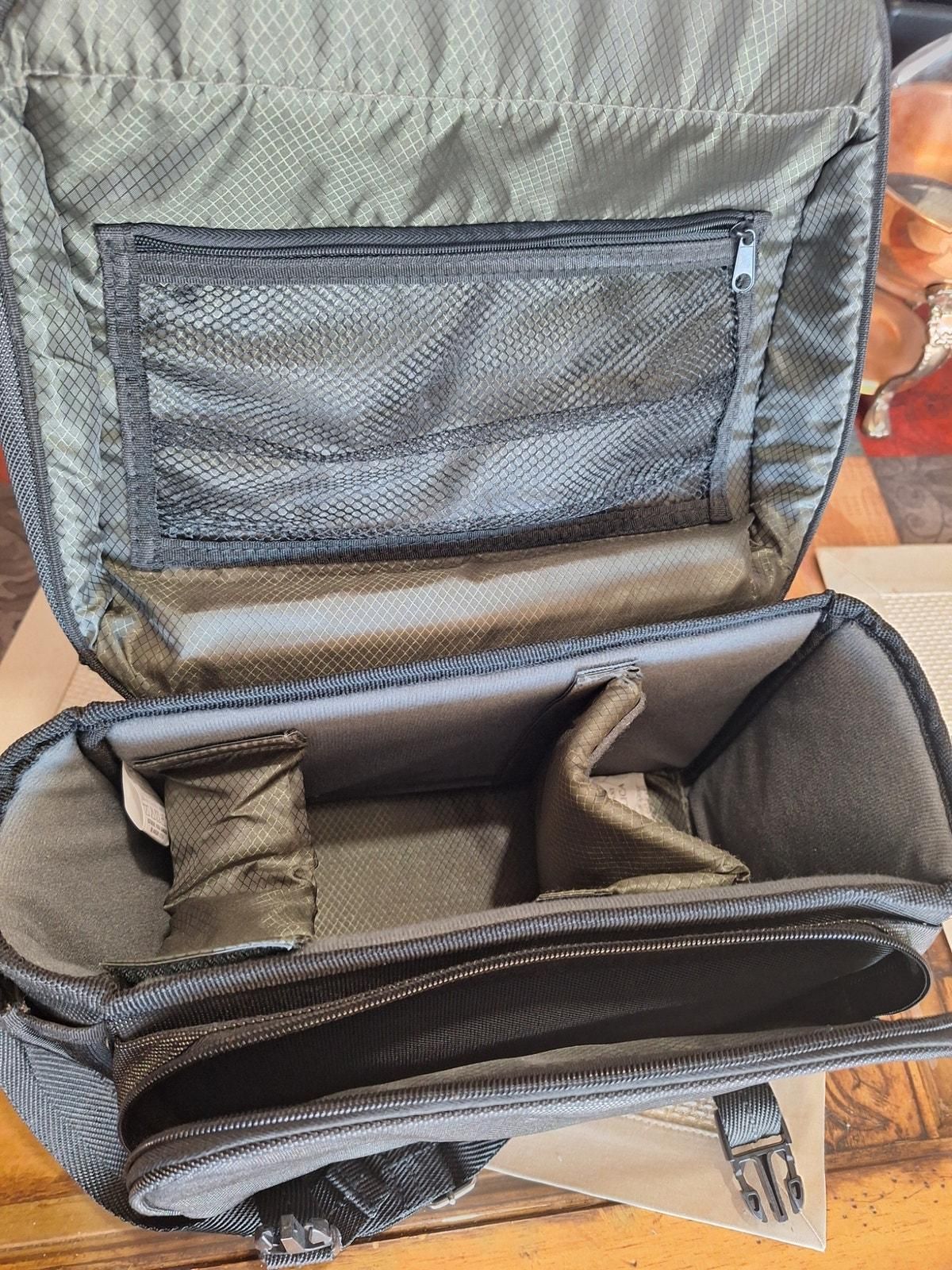 Nikon 11714 Deluxe Digital SLR Camera Case- Shoulder Bag Nikon 11714 Deluxe Digital SLR Camera Case- Shoulder Bag