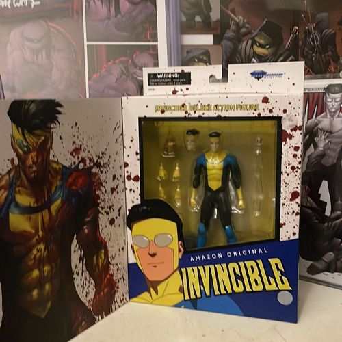 Invincible Whatnot Exclusive Omni-Man Action figure Battle Battle damage