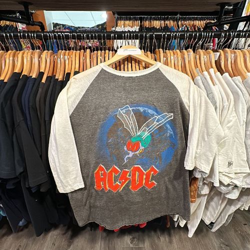 Shirt on the Fly AC/DC 1985 Wall
