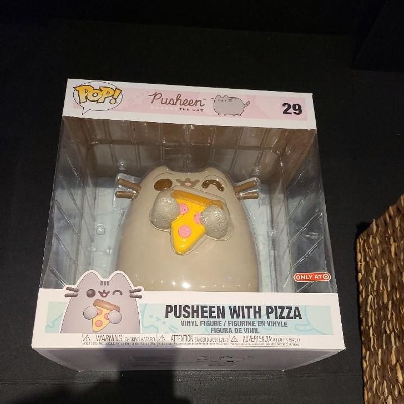 Pusheen with Pizza (10 inch)