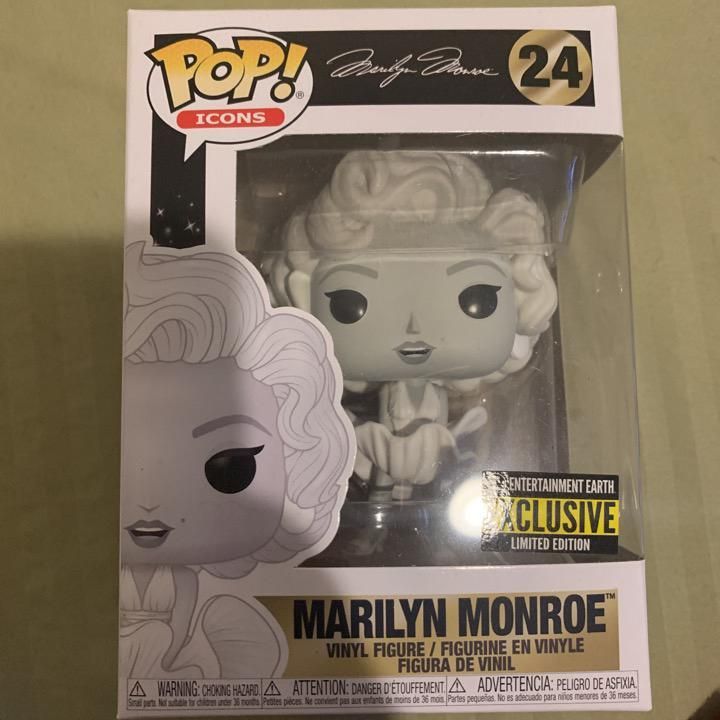 funko pop marilyn monroe black and white