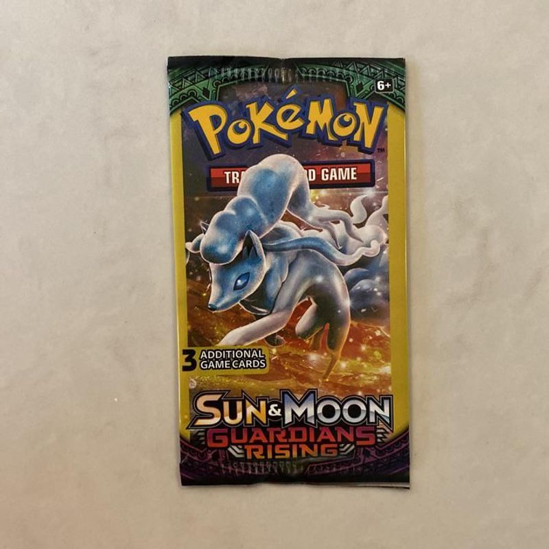Sun & Moon - Guardians Rising Booster Pack (3 cards)