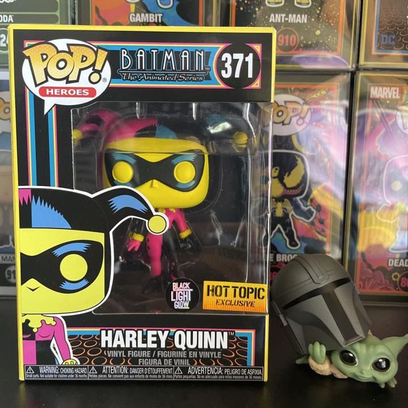 Harley Quinn (Black Light Glow)