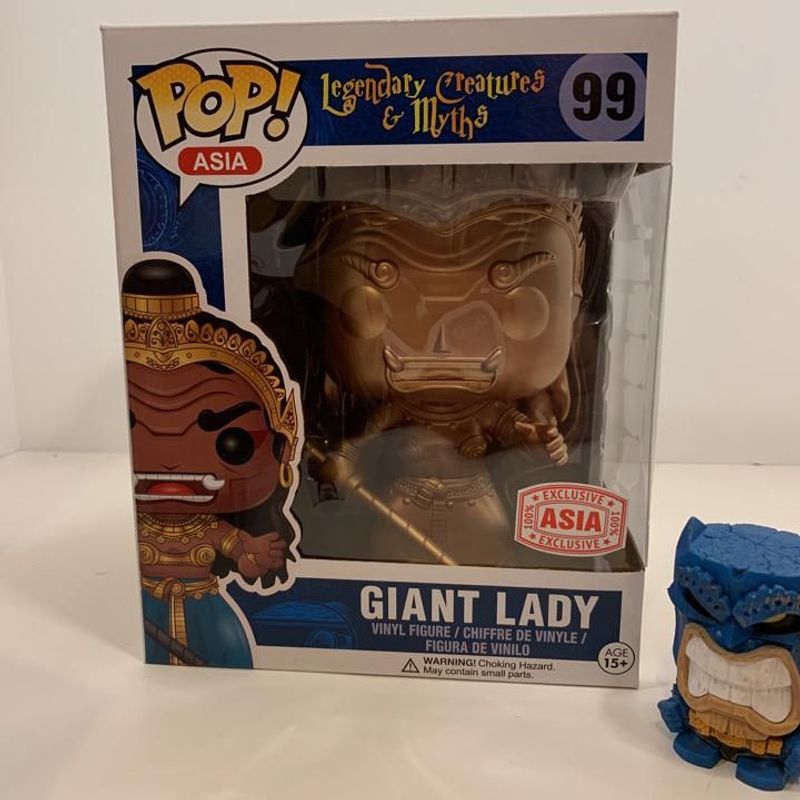 Giant Lady (Gold)