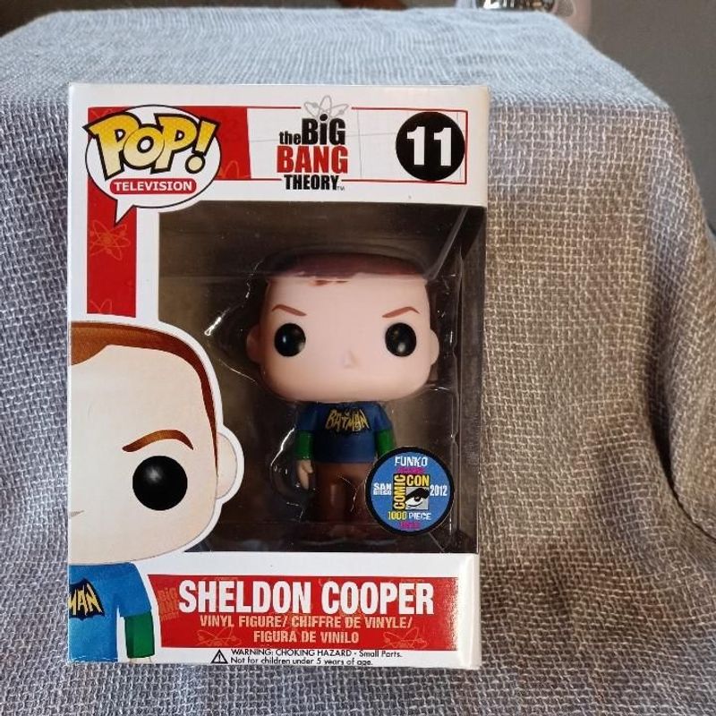 Sheldon Cooper (Batman Shirt)