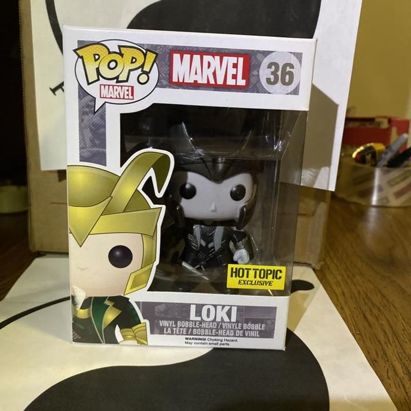 Loki (The Dark World) (Black & White Helmet)