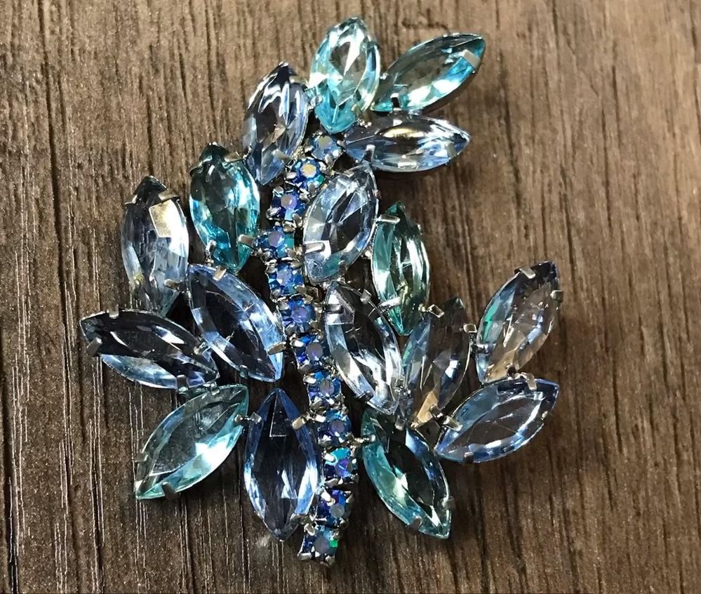 Whatnot vintage costume jewelry livestream by emmysdivine vintage