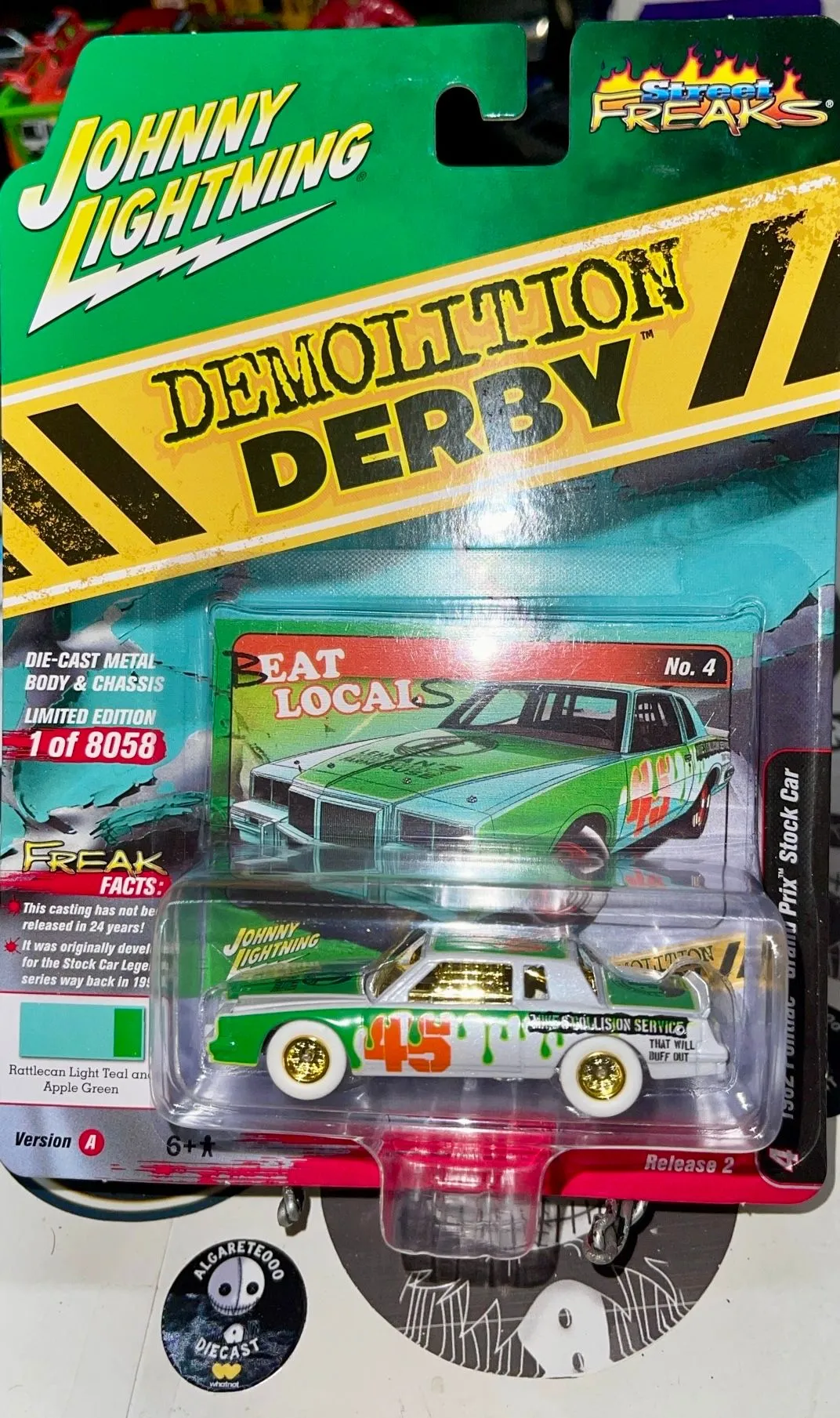 Johnny Lightning Pontiac Grand Prix 1982 Demolition Derby 1:64 Diecast Stock Car