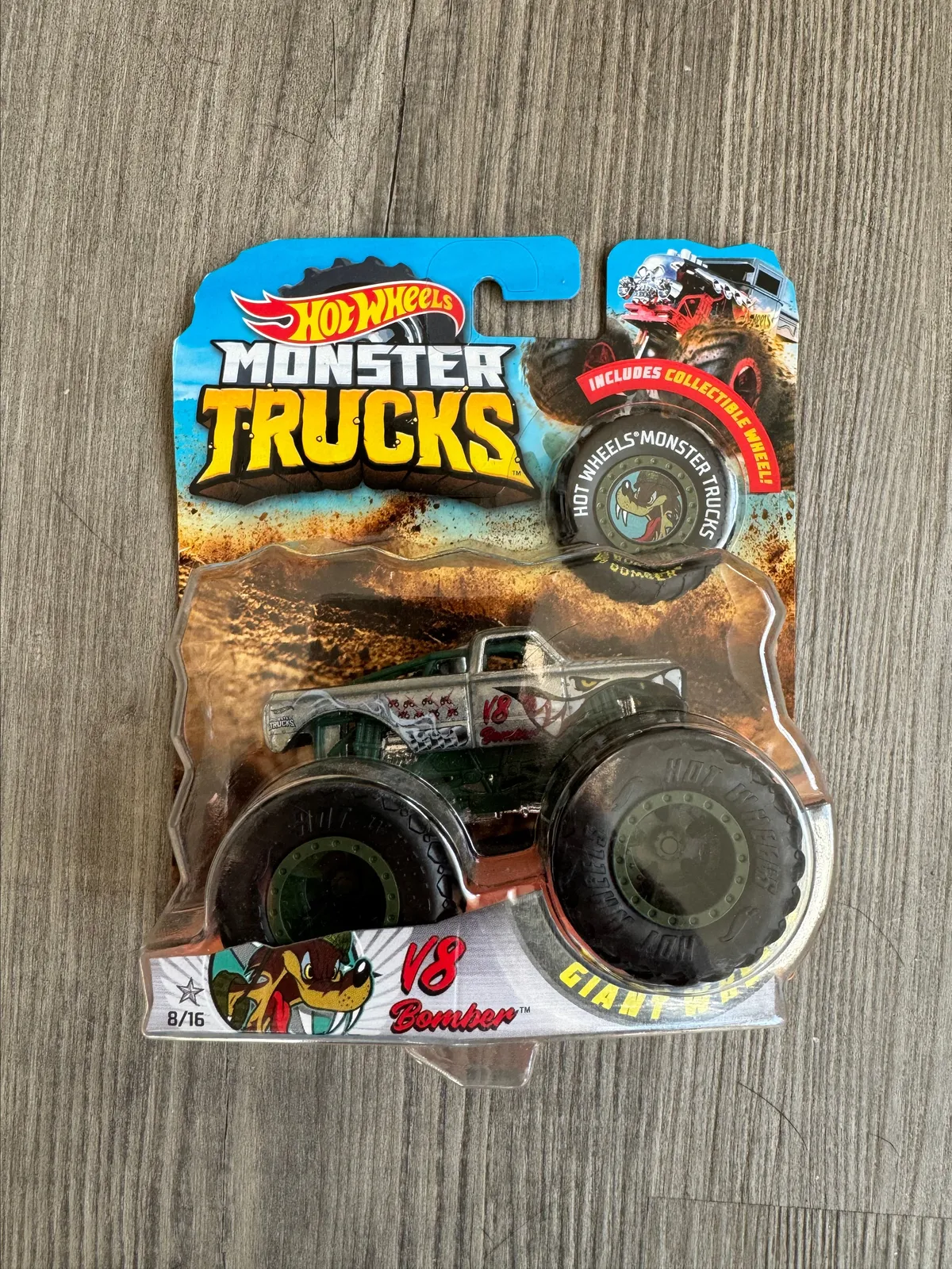 V8 Bomber HOT WHEELS 