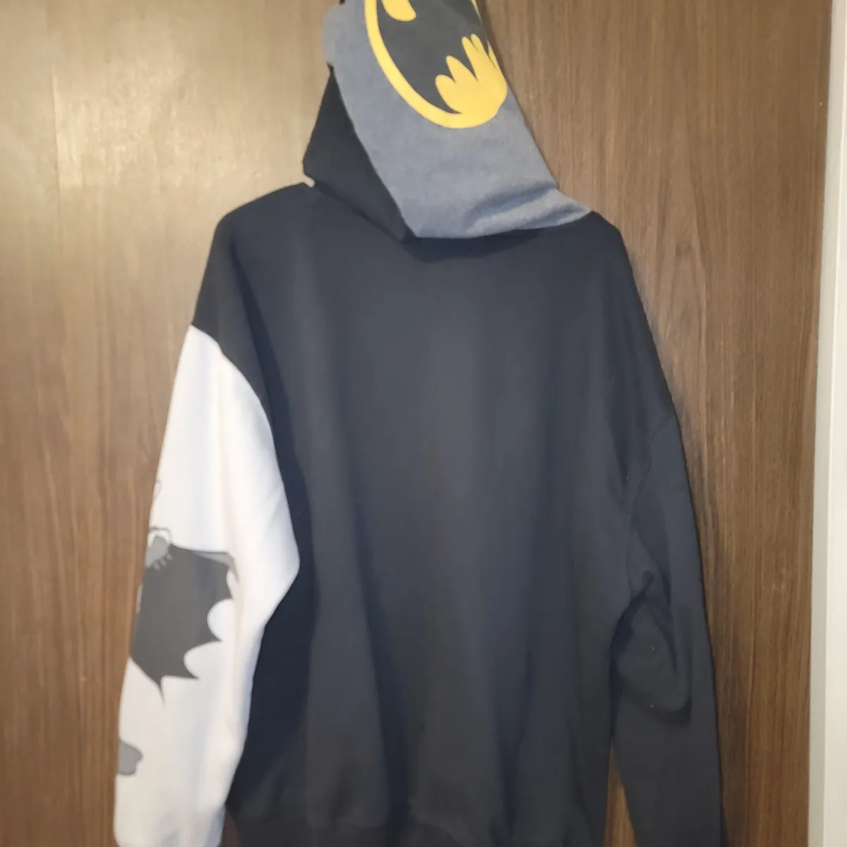 Looney tunes, batman hoodie · Whatnot: Shop, Sell, Connect