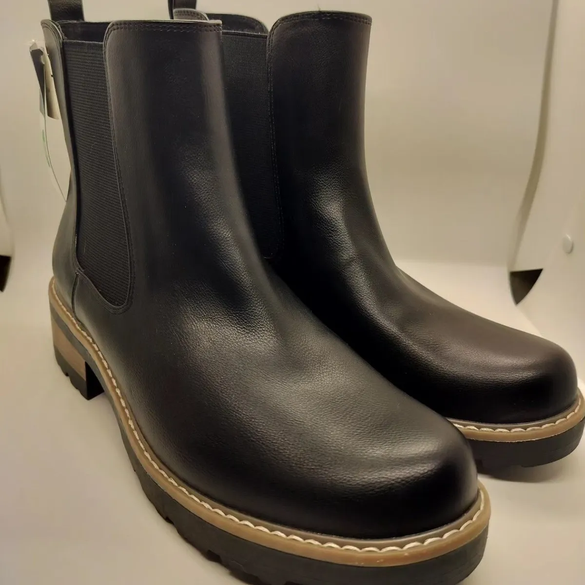 Women's Celina Chelsea Boots Universal Thread Black 10 · Whatnot