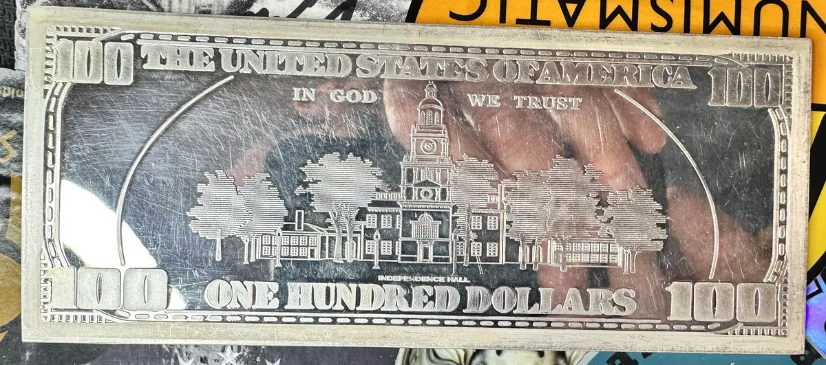 Screenshot des NV Casino Login-Bereichs auf einem Desktop und Mobilgerät